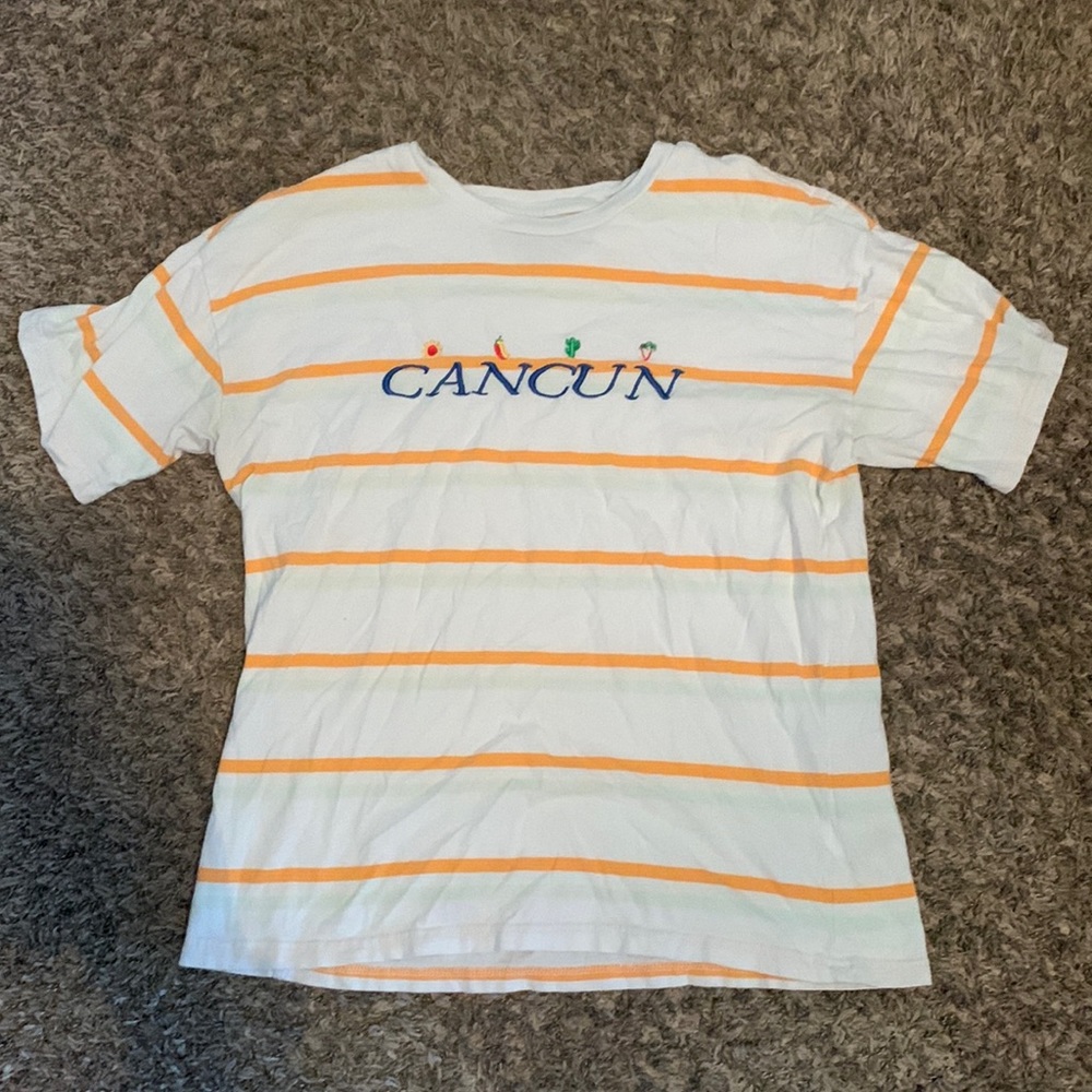 Men’s small Cancun t-shirt